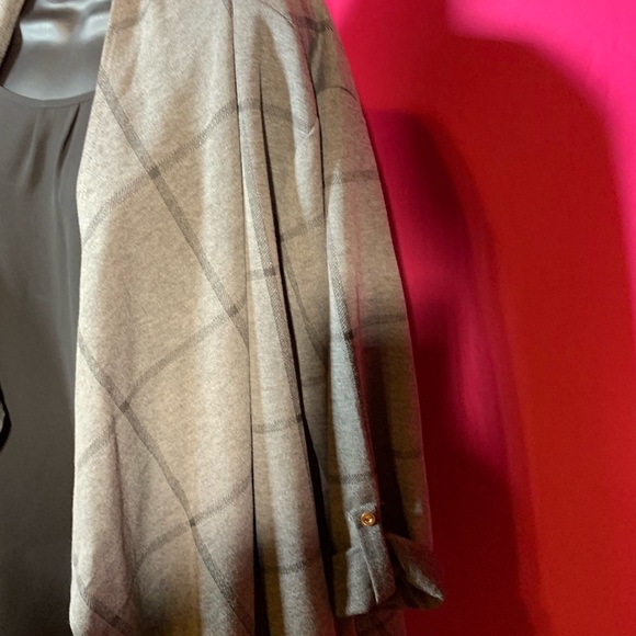 Grey and black plaid knit jacket - Picture 4 of 8